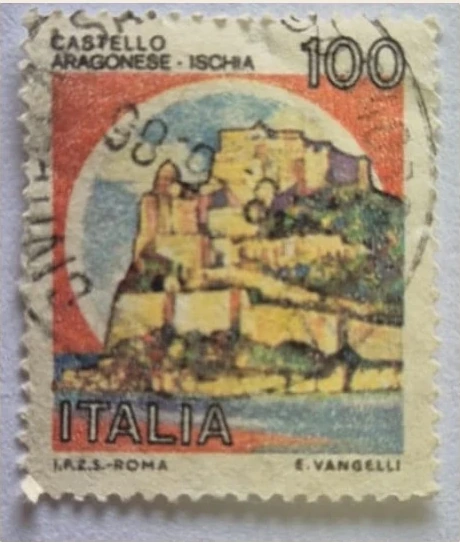 Estampilla italiana de 100 liras con el Castillo Aragonés de Ischia.